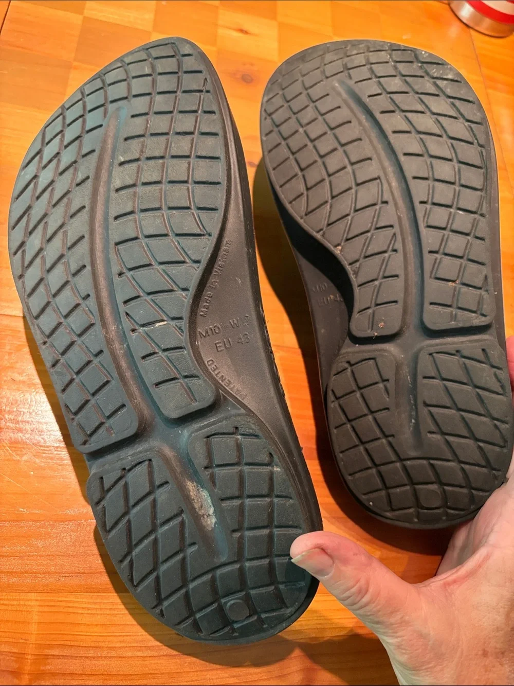 OOFOS men’s size